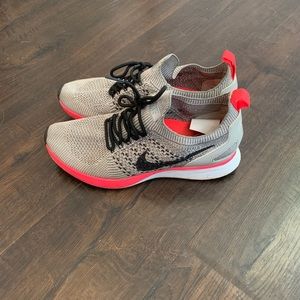 NIKE air sneakers with hot pink accent